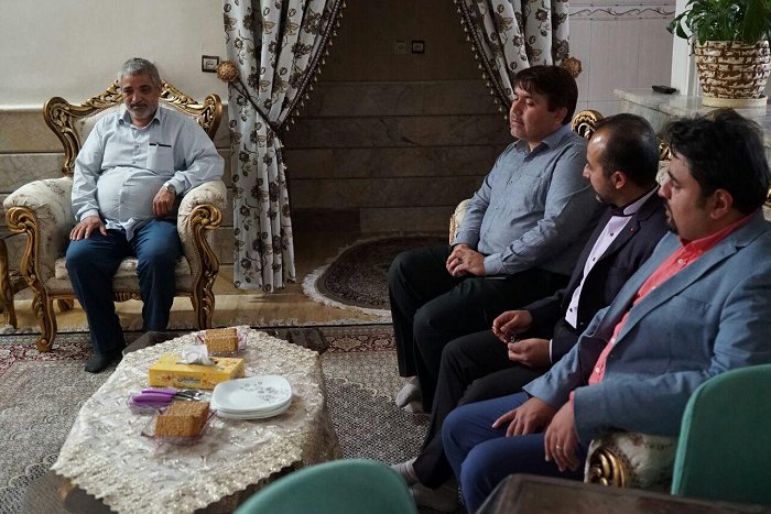 معاون فرهنگی و دانشجویی دانشگاه علوم پزشکی خراسان شمالی با خانواده های دانشجویان جانباز و آزاده دیدار کردند